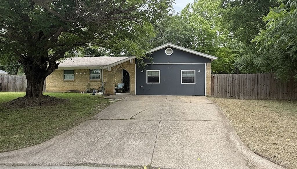1204 Thannisch Court, Arlington, TX 76011