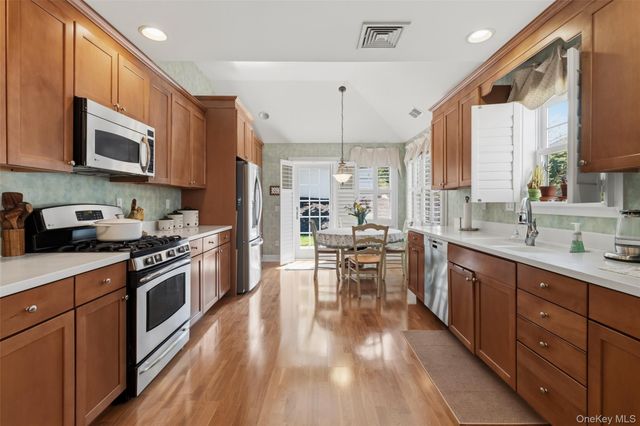 1803 Summerhill Court, Cortlandt Manor, NY 10567