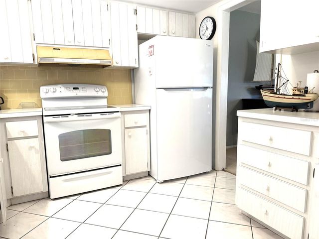 2571 RIVERBLUFF PARKWAY V158, Sarasota, FL 34231