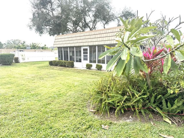 2571 RIVERBLUFF PARKWAY V158, Sarasota, FL 34231