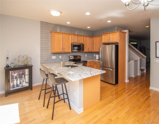 303 Bridgeview Drive, Poughkeepsie, NY 12601