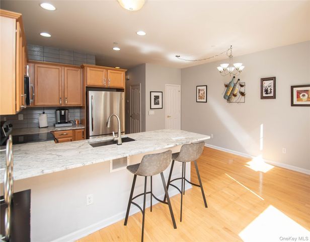 303 Bridgeview Drive, Poughkeepsie, NY 12601