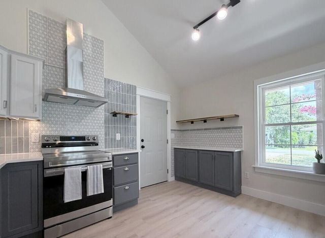 1179 Landsdowne, Charleston, SC 29412