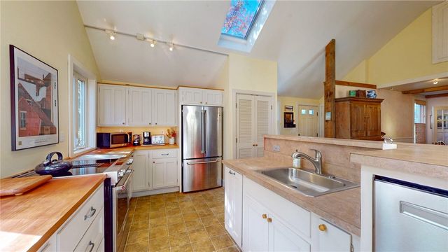 11 High Street, Hopkinton, RI 02804