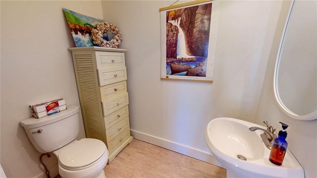 11 High Street, Hopkinton, RI 02804