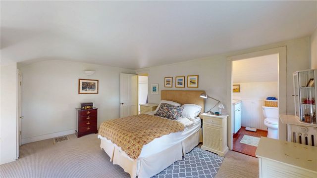 11 High Street, Hopkinton, RI 02804