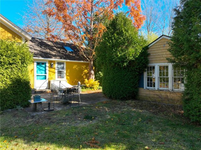 11 High Street, Hopkinton, RI 02804