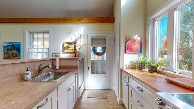 11 High Street, Hopkinton, RI 02804