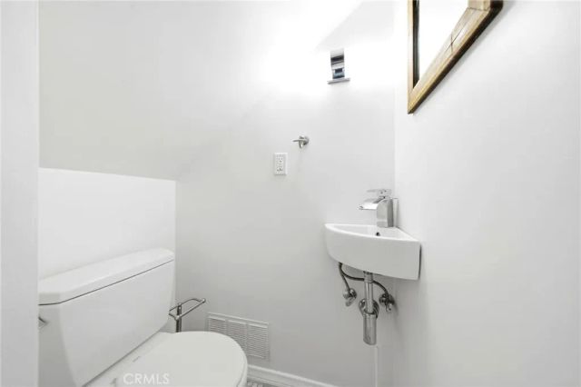 9624 Highland Gorge Drive, Beverly Hills, CA 90210