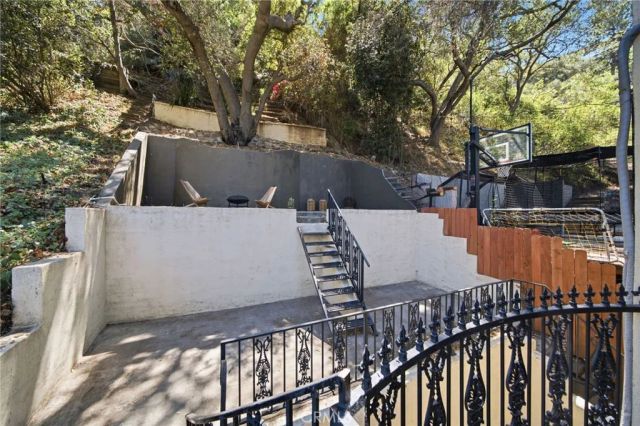 9624 Highland Gorge Drive, Beverly Hills, CA 90210