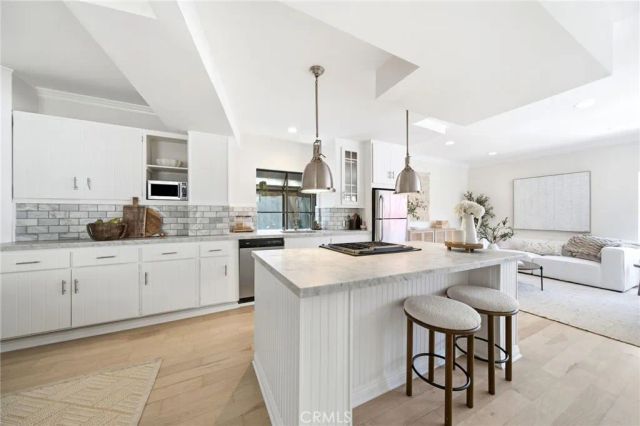 9624 Highland Gorge Drive, Beverly Hills, CA 90210
