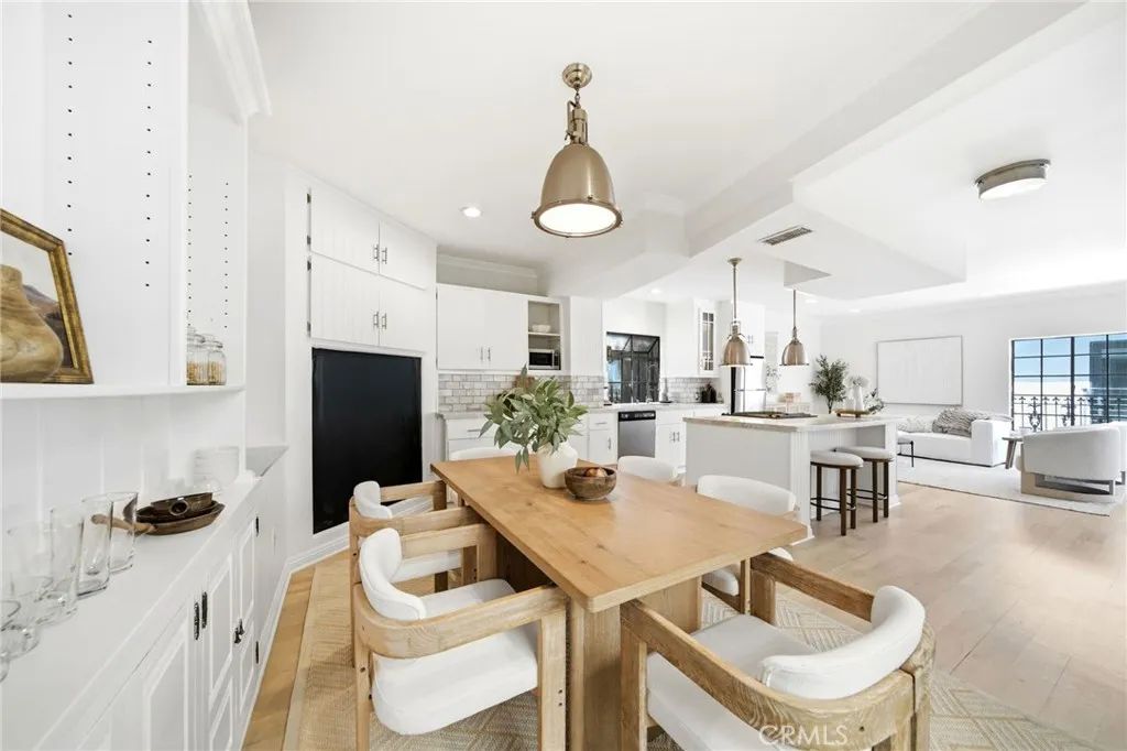 9624 Highland Gorge Drive, Beverly Hills, CA 90210