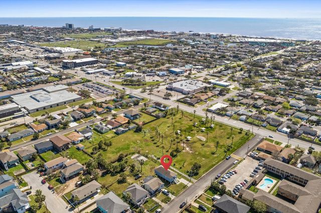 2224 71st Street, Galveston, TX 77551
