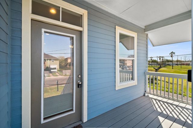 2224 71st Street, Galveston, TX 77551