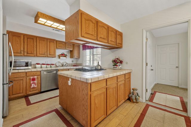 1127 S Noyes Street, Visalia, CA 93277