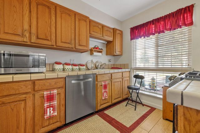 1127 S Noyes Street, Visalia, CA 93277