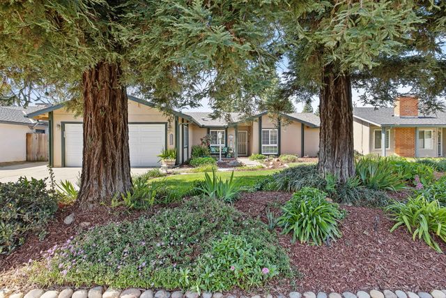 1127 S Noyes Street, Visalia, CA 93277