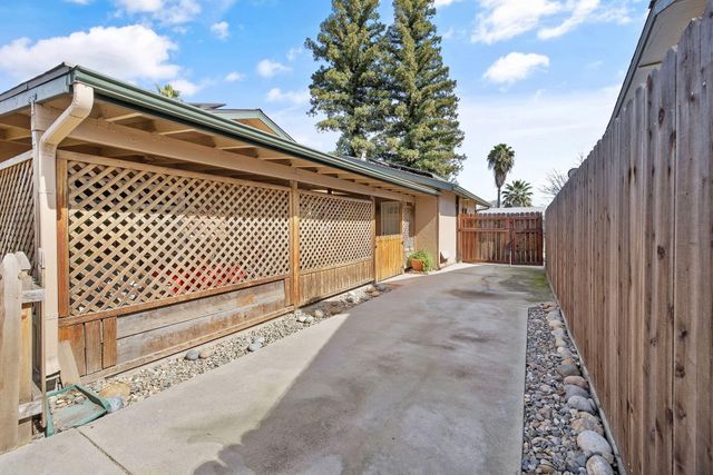 1127 S Noyes Street, Visalia, CA 93277