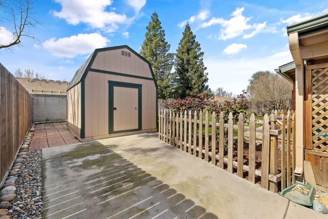 1127 S Noyes Street, Visalia, CA 93277