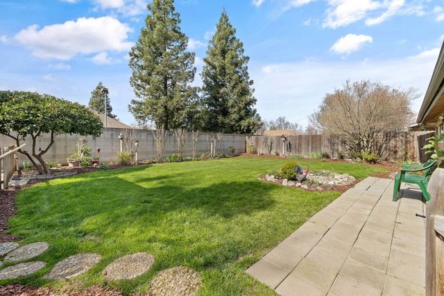 1127 S Noyes Street, Visalia, CA 93277