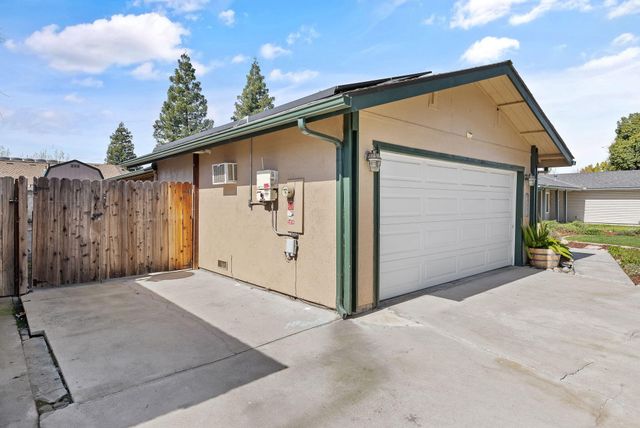 1127 S Noyes Street, Visalia, CA 93277