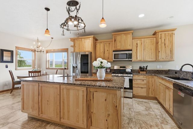 6321 E Peone Rd, Mead, WA 99021