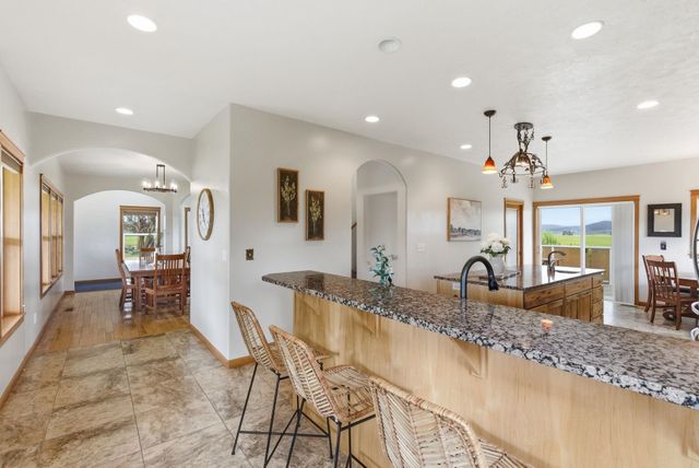 6321 E Peone Rd, Mead, WA 99021
