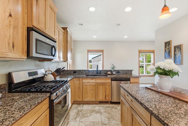 6321 E Peone Rd, Mead, WA 99021