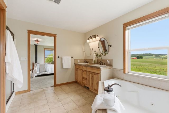 6321 E Peone Rd, Mead, WA 99021