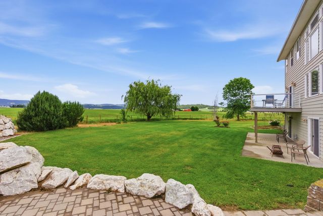 6321 E Peone Rd, Mead, WA 99021