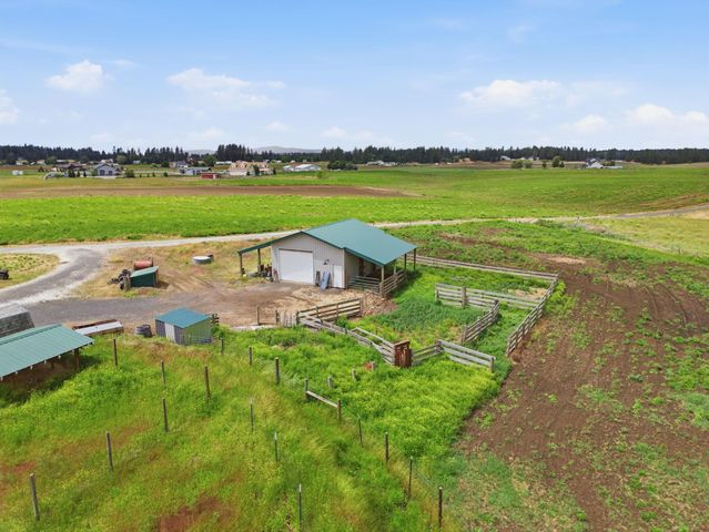 6321 E Peone Rd, Mead, WA 99021
