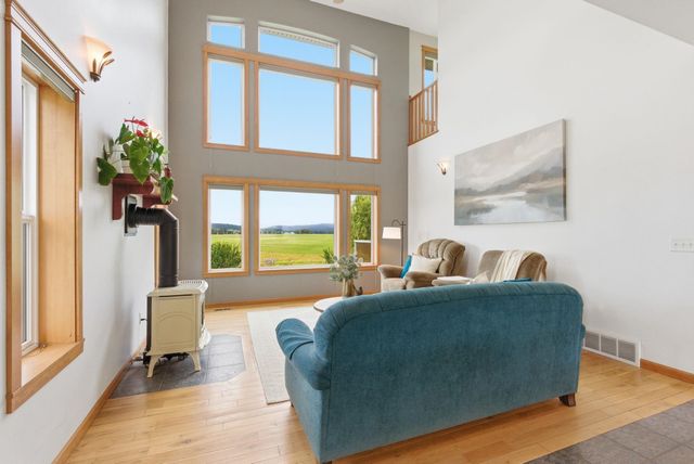 6321 E Peone Rd, Mead, WA 99021