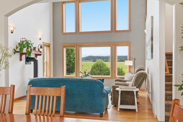 6321 E Peone Rd, Mead, WA 99021