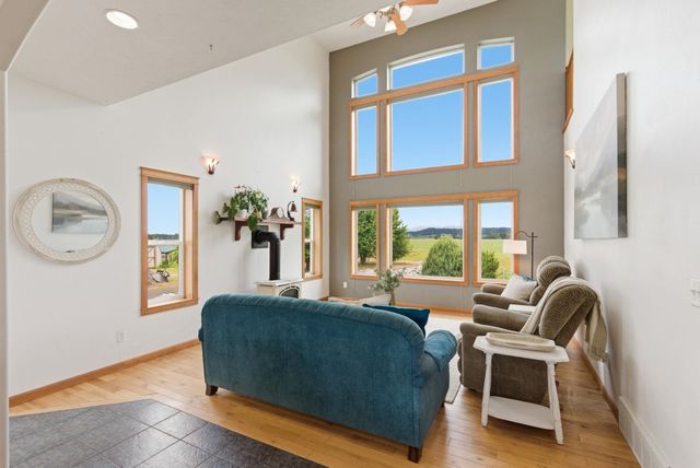 6321 E Peone Rd, Mead, WA 99021