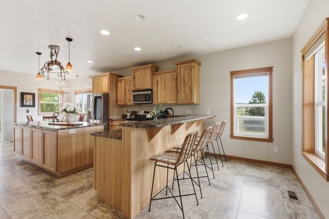 6321 E Peone Rd, Mead, WA 99021