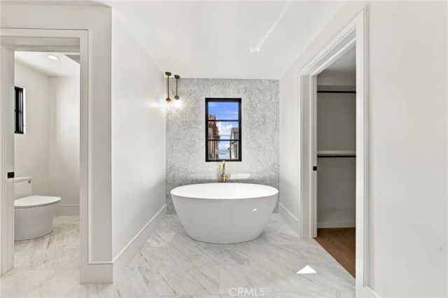 209 Narcissus Avenue, Corona Del Mar, CA 92625