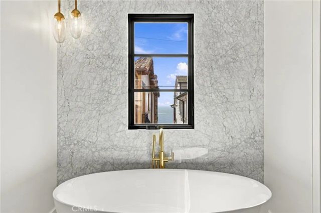 209 Narcissus Avenue, Corona Del Mar, CA 92625