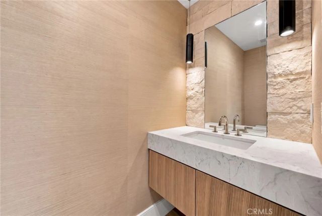 209 Narcissus Avenue, Corona Del Mar, CA 92625
