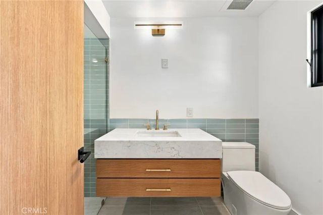 209 Narcissus Avenue, Corona Del Mar, CA 92625