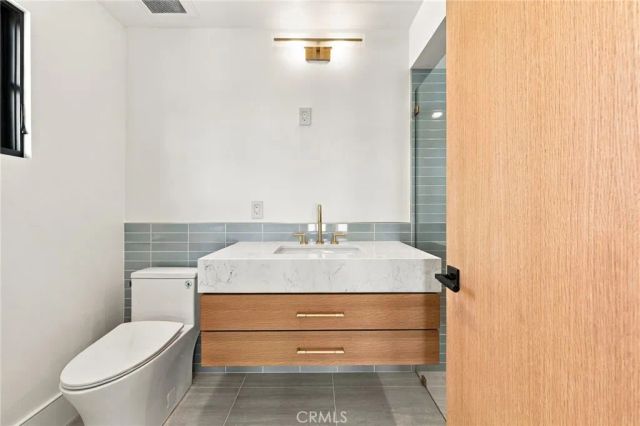 209 Narcissus Avenue, Corona Del Mar, CA 92625