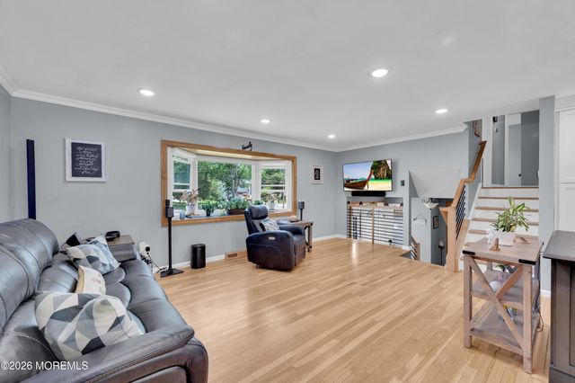 17 Eliot Road, Manalapan, NJ 07726