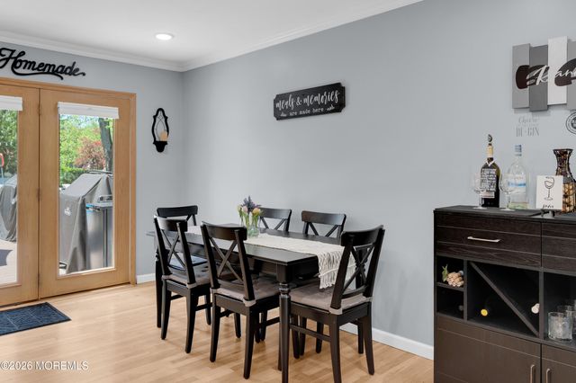 17 Eliot Road, Manalapan, NJ 07726