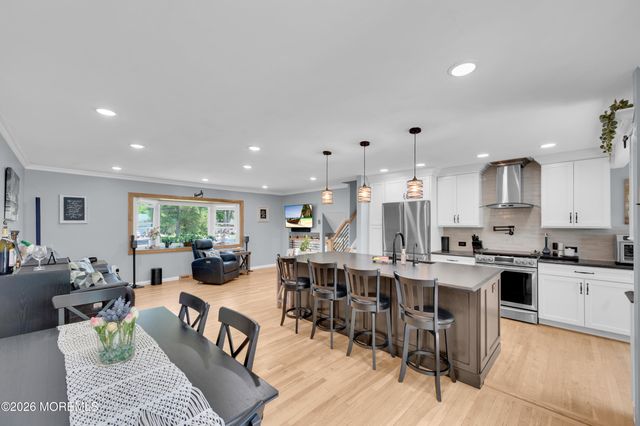 17 Eliot Road, Manalapan, NJ 07726