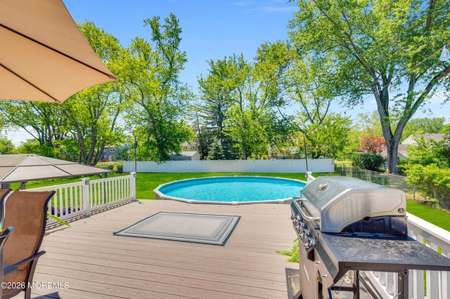 17 Eliot Road, Manalapan, NJ 07726