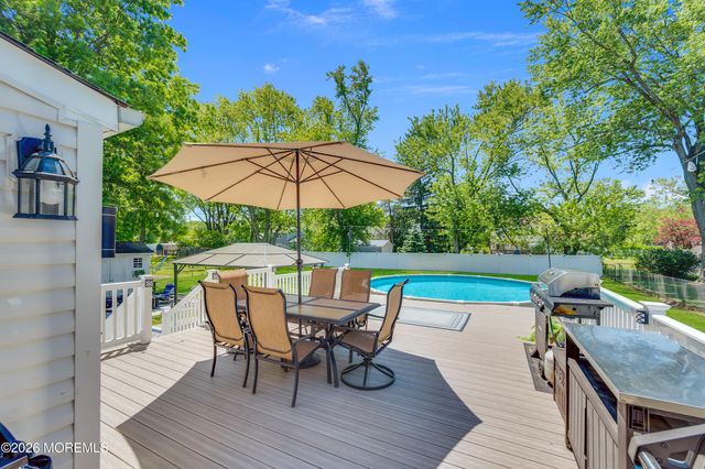 17 Eliot Road, Manalapan, NJ 07726