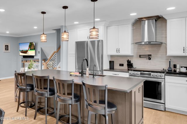 17 Eliot Road, Manalapan, NJ 07726