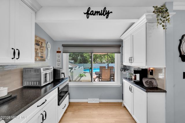 17 Eliot Road, Manalapan, NJ 07726