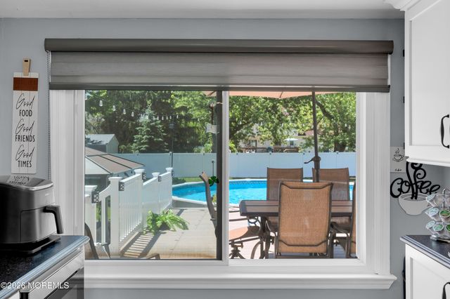 17 Eliot Road, Manalapan, NJ 07726