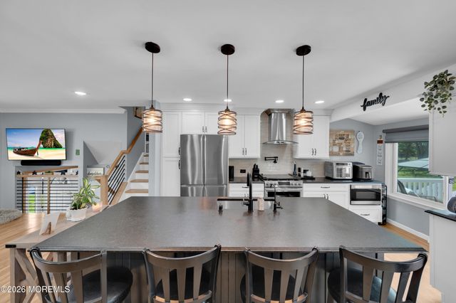 17 Eliot Road, Manalapan, NJ 07726