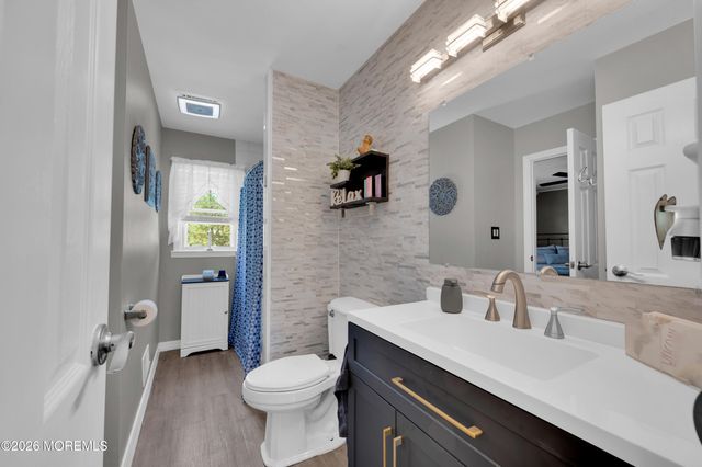 17 Eliot Road, Manalapan, NJ 07726